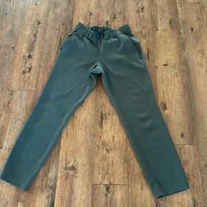 Lululemon women’s green pants